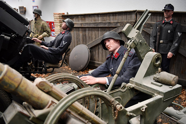 le-musee-met-en-scene-divers-episodes-de-la-deuxieme-guerre-mondiale-et-reunit-environ-120-chars-et-plus-de-400-mannequins-photo-dna-laurent-rea