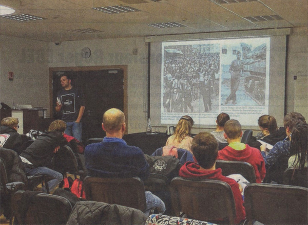 Des élèves attentifs lorsque le professeur leur parle du général Leclerc et de son engagement. Photo DNA